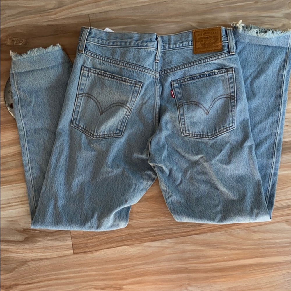 Levi’s Wedgie Light Wash Jeans - Picture 8 of 8
